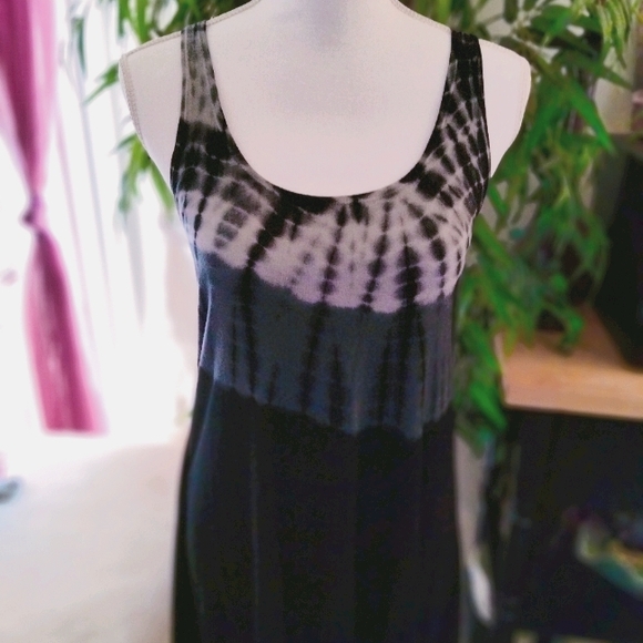 FUN SUMMER TIE DYE DRESS - Picture 2 of 5